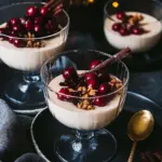 Lebkuchen Panna Cotta mit Glühweinkirschen