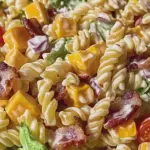 Club-Sandwich-Nudelsalat: Cremiger Sommergenuss, den Sie lieben werden