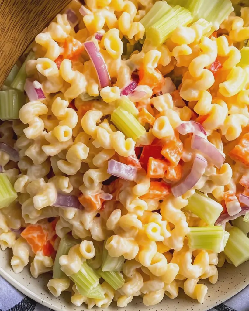 Hörnlisalat: Klassischer Nudelsalat